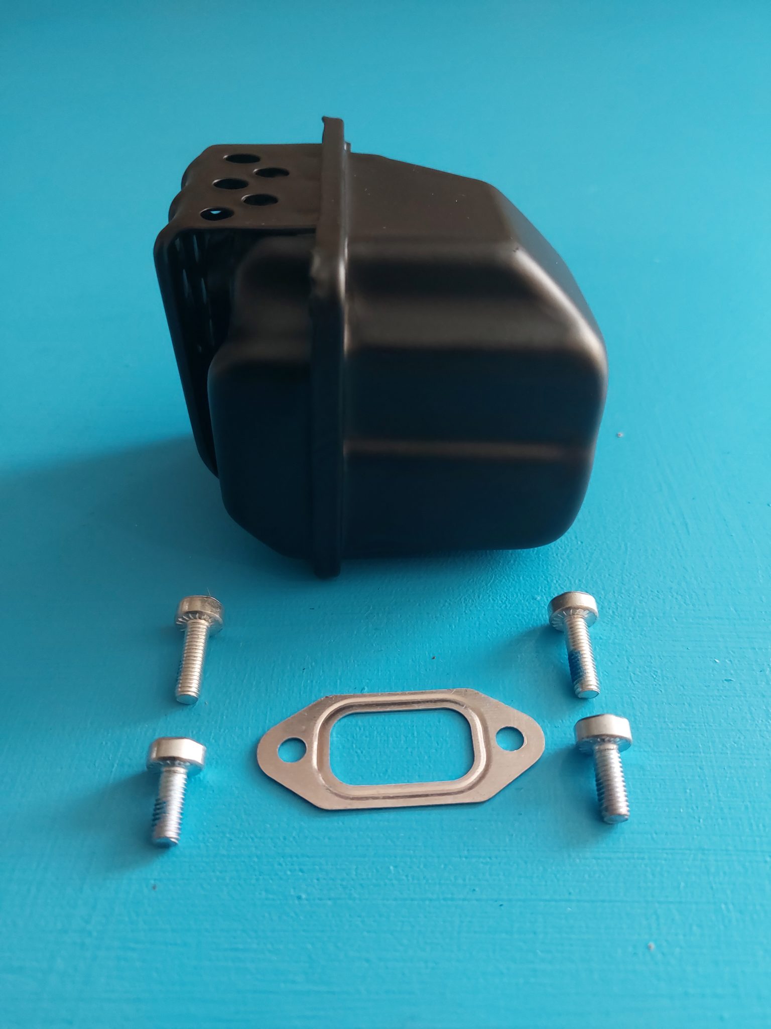 STIHL 024, 026, MS240, MS260 Muffler Assembly with Bolts Chainsaw